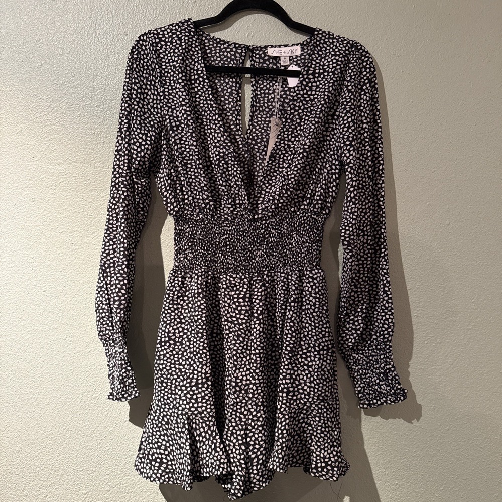 She + Sky Black & White Ditzy Floral Smocked Waist Ruffled Leg Boho Romper M